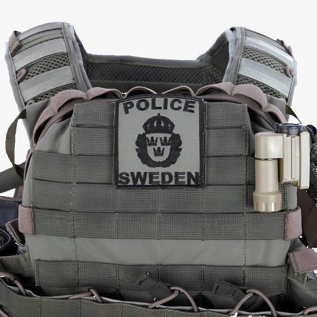 Snigel POLICE SWEDEN-märke 80 × 90 mm – Kardborremärke (Grå/Svart)