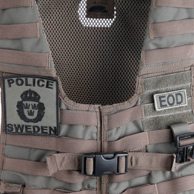 Snigel POLICE SWEDEN-märke 80 × 90 mm – Kardborremärke (Grå/Svart)