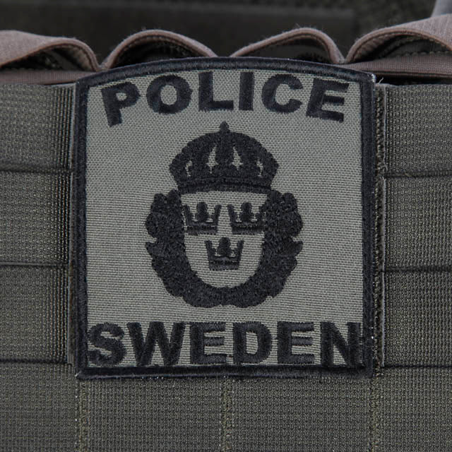 Snigel POLICE SWEDEN-märke 80 × 90 mm – Kardborremärke (Grå/Svart)